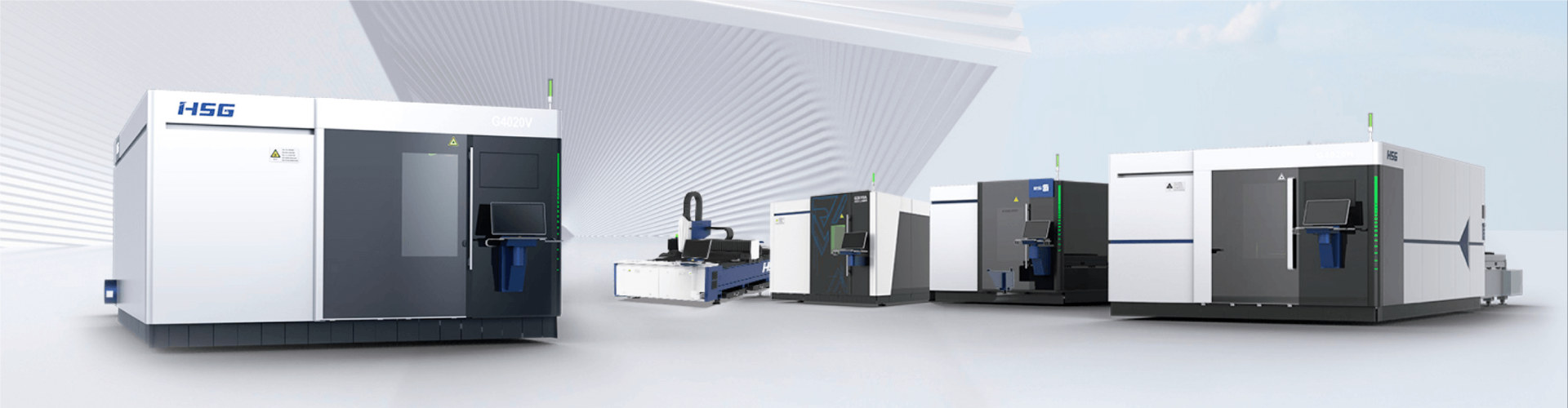 Metallintyöstökoneita esittelyhuoneessa.